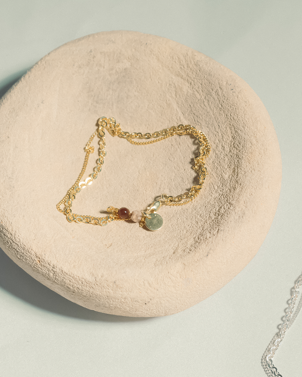 Loving - Agate. Gold.