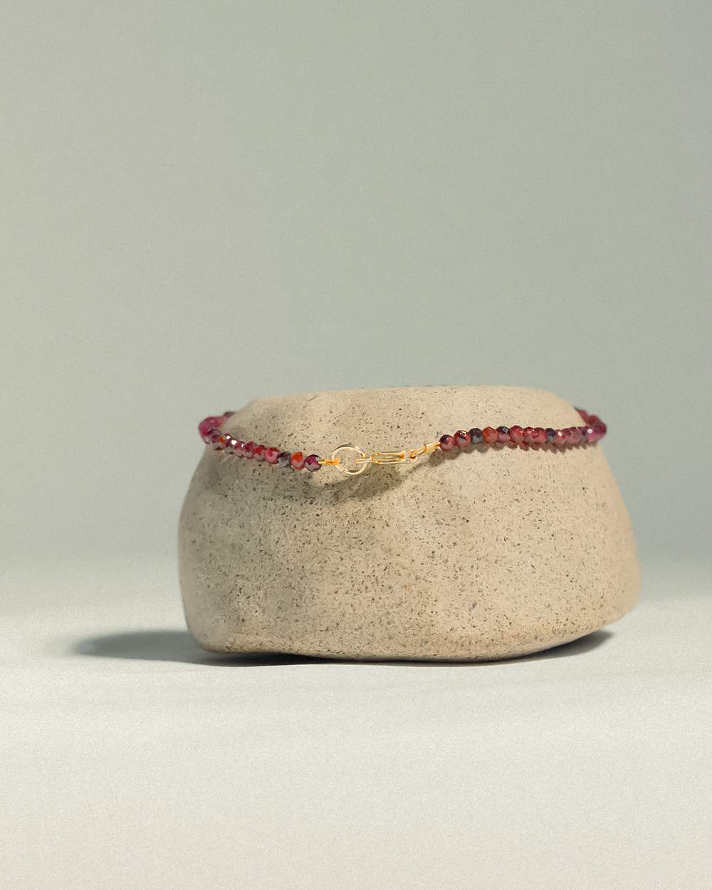 Paradise - Garnet. Gold.